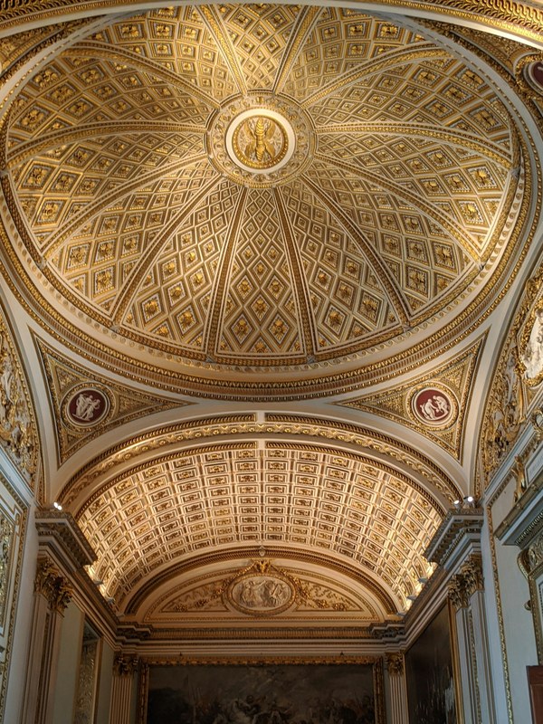 Soffitto dorato della sala monumentale degli Uffizi